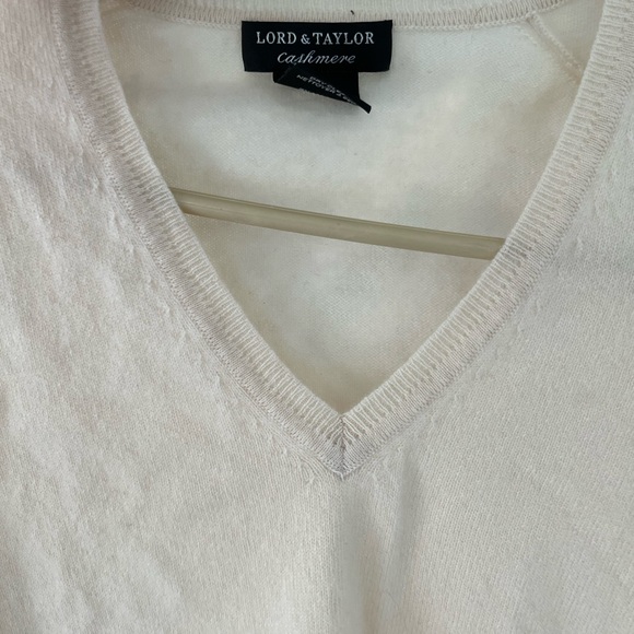 Lord & Taylor Womens 100% Cashmere V Neck Pullover Sweater Ivory size M - Picture 2 of 7